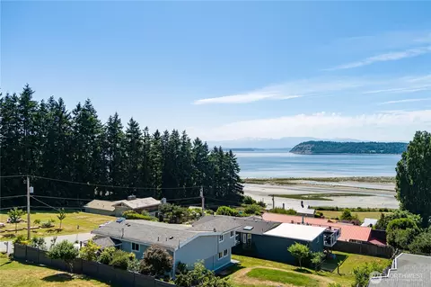 2735 Evening Glory Ct, Clinton, WA 98236