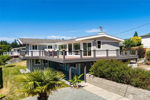 2735 Evening Glory Ct, Clinton, WA 98236