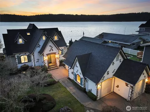 13111 Point Richmond Beach Rd NW, Gig Harbor, WA 98332