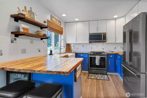 Kitchen - 21415 23rd Ave E, Spanaway, WA 98387 photo 3 of 4