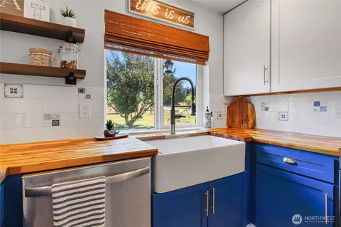 Kitchen - 21415 23rd Ave E, Spanaway, WA 98387 photo 4 of 4