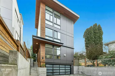 Exterior - 916 B 14th Ave, Seattle, WA 98122 photo 1 of 3