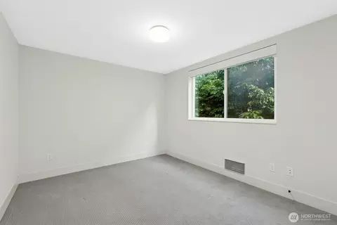 Bedroom - 916 B 14th Ave, Seattle, WA 98122 photo 4 of 7