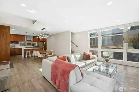 Living - 916 B 14th Ave, Seattle, WA 98122 photo 2 of 2