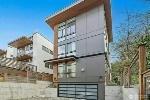 Exterior - 916 B 14th Ave, Seattle, WA 98122 photo 2 of 3