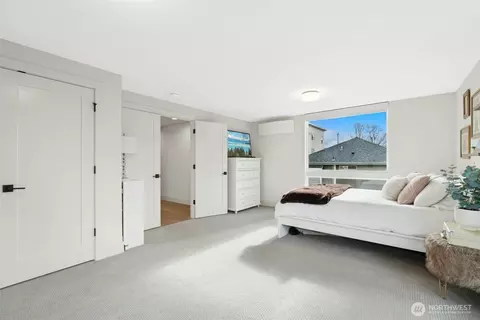 Bedroom - 916 B 14th Ave, Seattle, WA 98122 photo 3 of 7