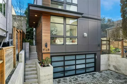 Exterior - 916 B 14th Ave, Seattle, WA 98122 photo 3 of 3