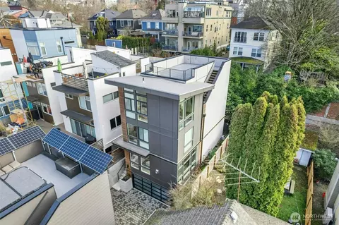View/Area - 916 B 14th Ave, Seattle, WA 98122 photo 7 of 10