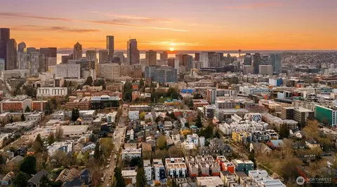 View/Area - 916 B 14th Ave, Seattle, WA 98122 photo 1 of 10