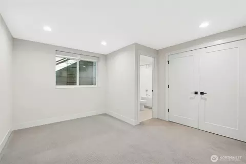Bedroom - 916 B 14th Ave, Seattle, WA 98122 photo 6 of 7