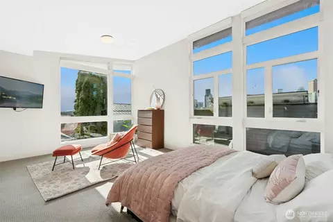 Bedroom - 916 B 14th Ave, Seattle, WA 98122 photo 1 of 7