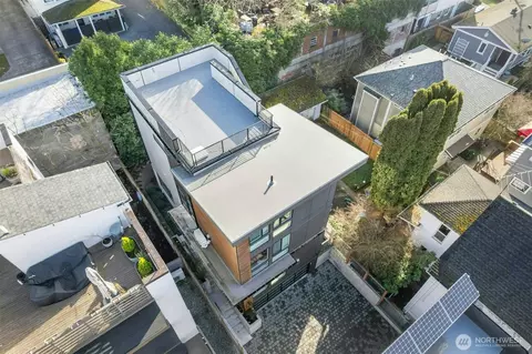 View/Area - 916 B 14th Ave, Seattle, WA 98122 photo 5 of 10