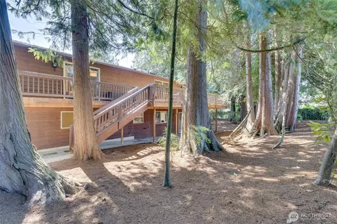Exterior - 9602 NE 203rd St, Bothell, WA 98011 photo 5 of 7