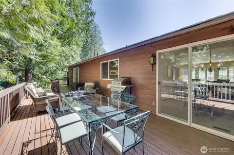 Exterior - 9602 NE 203rd St, Bothell, WA 98011 photo 2 of 7