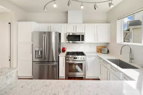 Kitchen - 14915 38th Dr SE #U1153, Bothell, WA 98012 photo 4 of 9