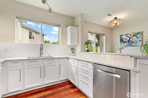 Kitchen - 14915 38th Dr SE #U1153, Bothell, WA 98012 photo 7 of 9