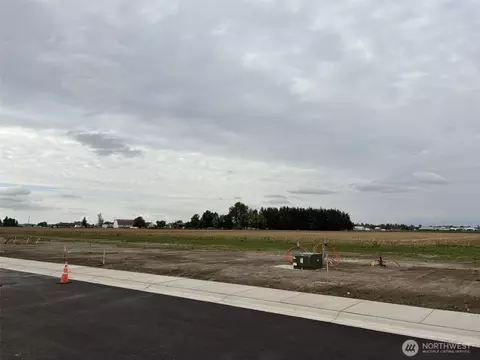 212 W 4th St S, Everson, WA 98247 photo 4