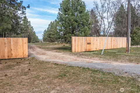 1274 Peachcrest Rd #F, Kettle Falls, WA 99141