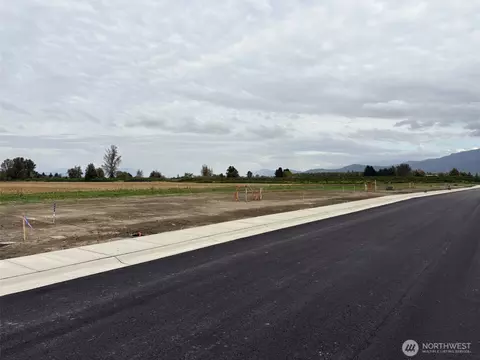 208 W 4th St S, Everson, WA 98247