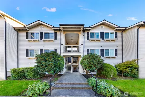 12404 E Gibson Rd #N203, Everett, WA 98204