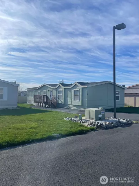 3010 W Peninsula Dr #134, Moses Lake, WA 98837