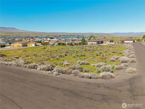 202 SW Clayton Pl, Mattawa, WA 99349
