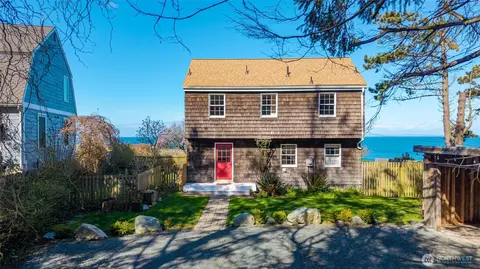 1369 Chatham Ln, Oak Harbor, WA 98277