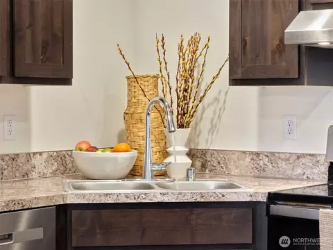 Kitchen - 497 Hart Rd, Winlock, WA 98596 photo 3 of 8