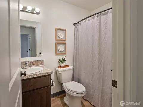 Bath - 497 Hart Rd, Winlock, WA 98596 photo 1 of 2