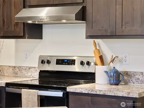 Kitchen - 497 Hart Rd, Winlock, WA 98596 photo 2 of 8