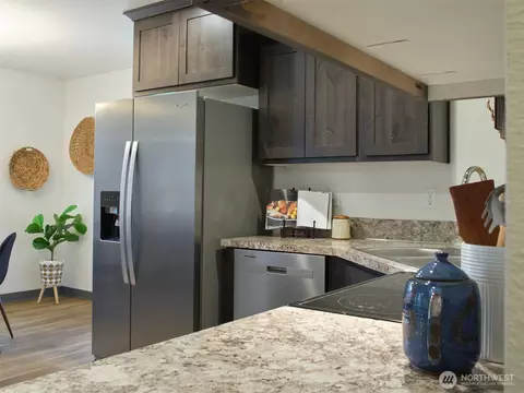 Kitchen - 497 Hart Rd, Winlock, WA 98596 photo 5 of 8