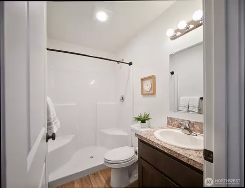 Bath - 497 Hart Rd, Winlock, WA 98596 photo 2 of 2