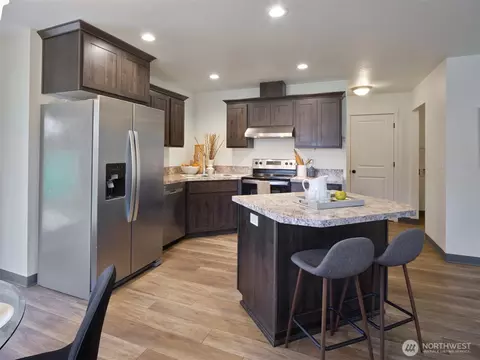 Kitchen - 497 Hart Rd, Winlock, WA 98596 photo 6 of 8