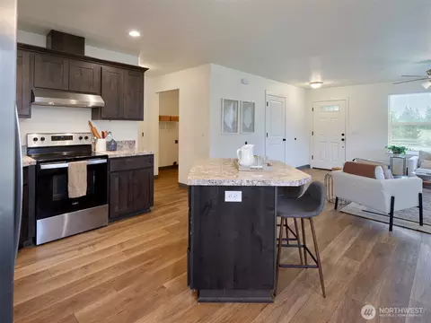 Kitchen - 497 Hart Rd, Winlock, WA 98596 photo 7 of 8