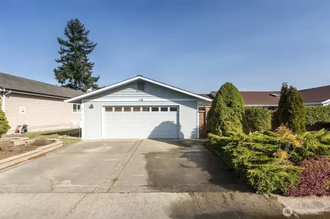 102 Hilltop Dr #B, Sequim, WA 98382