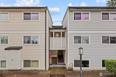15210 Macadam Rd S #D211, Tukwila, WA 98188