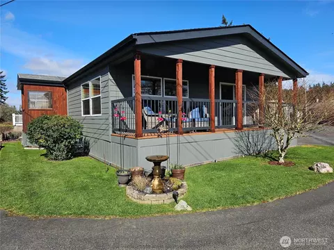 600 NE Lincoln Rd #4, Poulsbo, WA 98370