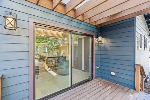 Exterior - 1402 194th St SE #9, Bothell, WA 98012 photo 5 of 10