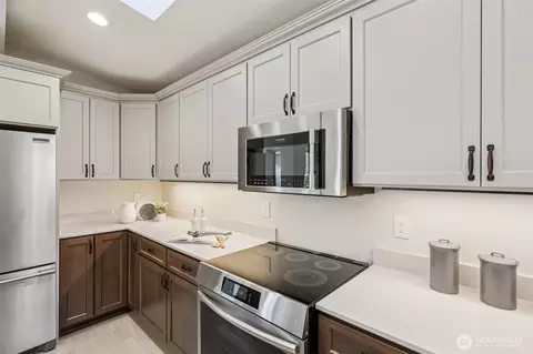 Kitchen - 1402 194th St SE #9, Bothell, WA 98012 photo 4 of 4