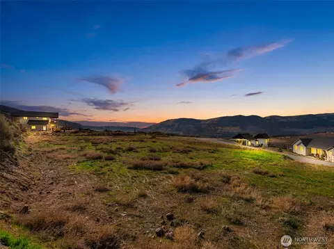 345 S Partridge Ln, East Wenatchee, WA 98802