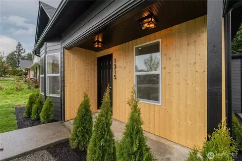 Exterior - 1315 E Marine View Dr, Everett, WA 98201 photo 2 of 6
