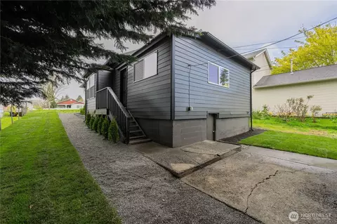 Exterior - 1315 E Marine View Dr, Everett, WA 98201 photo 5 of 6
