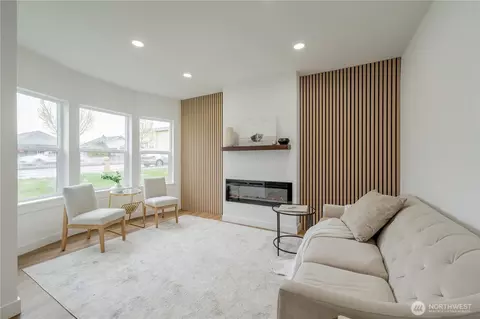 Living - 1315 E Marine View Dr, Everett, WA 98201 photo 1 of 4