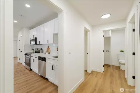 Entry Way - 1315 E Marine View Dr, Everett, WA 98201 photo 6 of 6