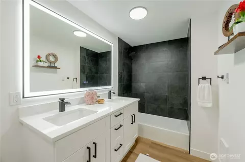 Bath - 1315 E Marine View Dr, Everett, WA 98201 photo 1 of 3