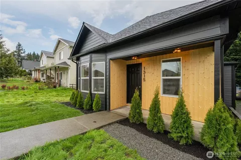 Exterior - 1315 E Marine View Dr, Everett, WA 98201 photo 3 of 6