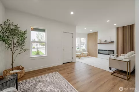 Living - 1315 E Marine View Dr, Everett, WA 98201 photo 3 of 4