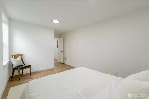 Bedroom - 1315 E Marine View Dr, Everett, WA 98201 photo 6 of 6