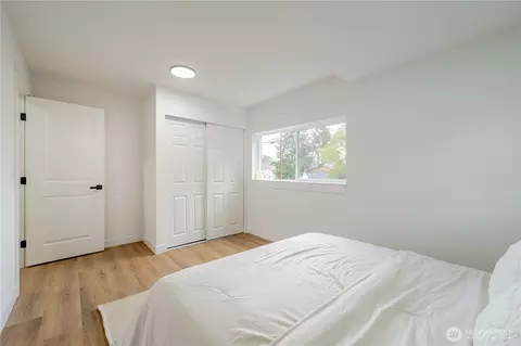 Bedroom - 1315 E Marine View Dr, Everett, WA 98201 photo 3 of 6