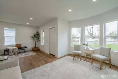 Living - 1315 E Marine View Dr, Everett, WA 98201 photo 4 of 4